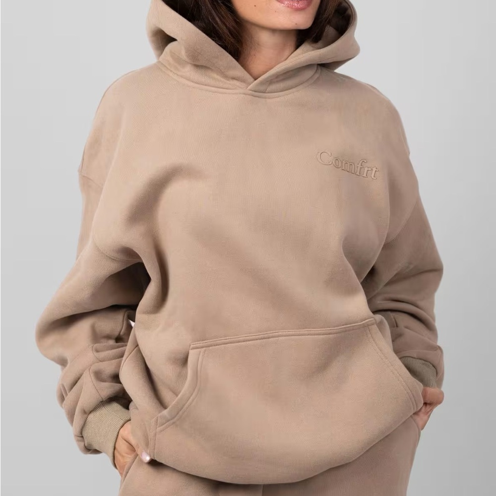Comfrt Minimalist Sweatsuit Set - Picture 8 of 11